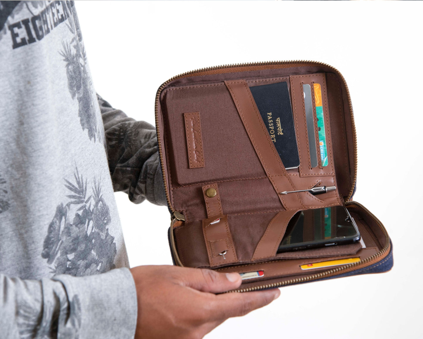 Nomad Passport Organiser - Blue