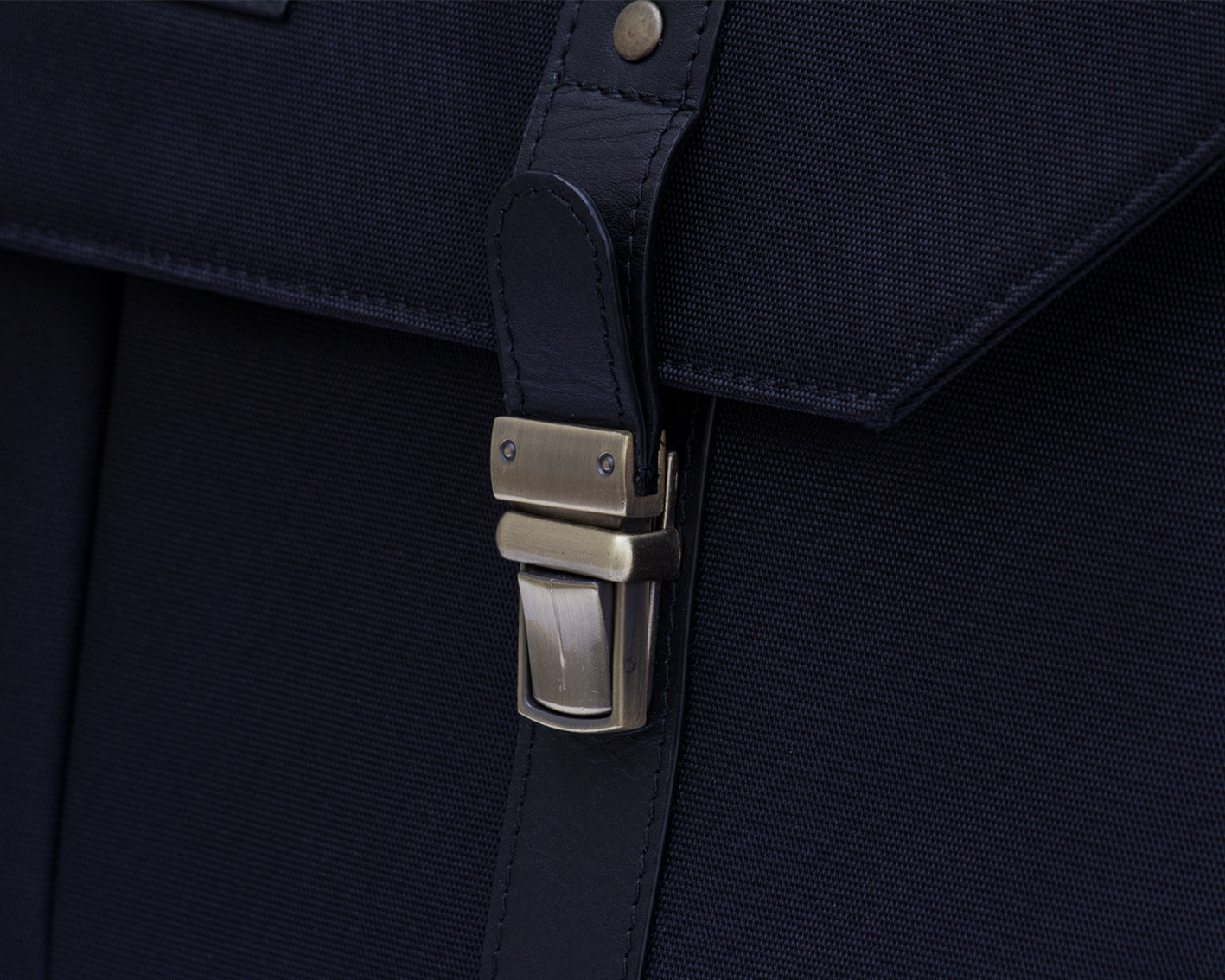 Retro Laptop Bag - Black