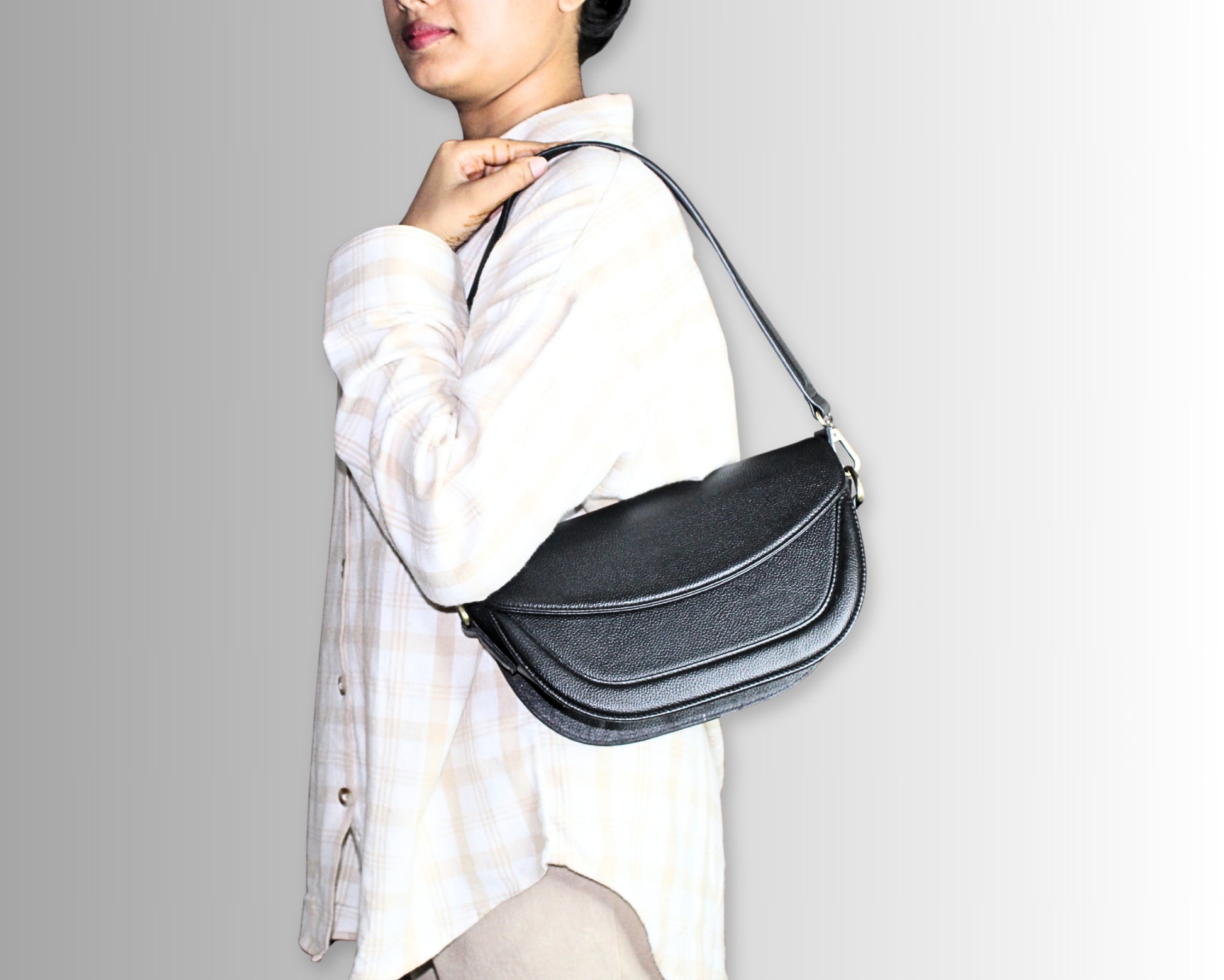 Ladies premium sling bag in full-grain leather – limited edition