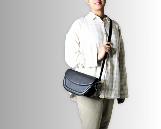 Ladies premium sling bag in full-grain leather – limited edition